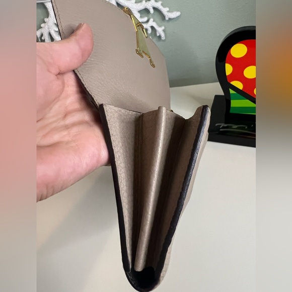 Louis Vuitton Capucines Wallet - Picture 6 of 10